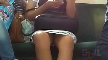 คลิปแอบถ่ายใต้กระโปรงสาวอินโดนีเซียบนรถไฟ นั่งไม่ระวัง เห็นขาอ่อนขาวจั๊วะ เห็นแล้ว มันน่าจับลูบไล้