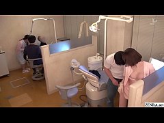 หมอสาวแว่นของญี่ปุ่นเล่นเอากับคนไข้มาตรวจฟันแต่หมอน่าเย็ดจัดเลยล่อกับหมดคาเตียงตรวจเลย
